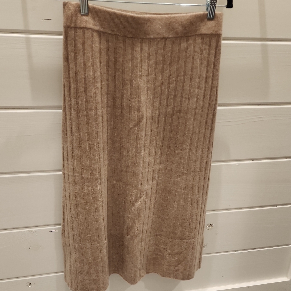 NWOT Quince 100% Cashmere Ribbed Midi Skirt in Taupe/Heather Oatmeal, Medium